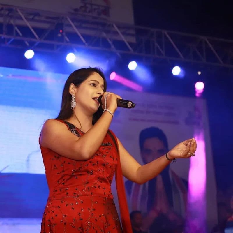 Kkomal Krusshna singing at corporate event